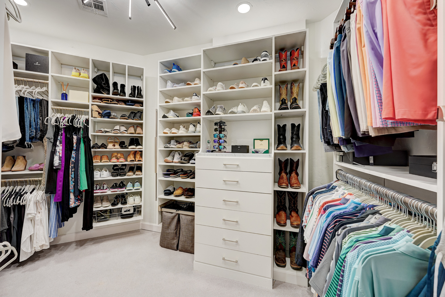 Customwhitewalk inclosetwithshoestorageandbuilt indrawersinOklahomaCity