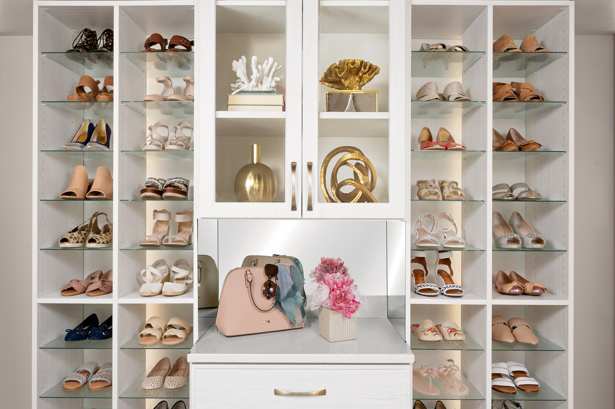 Customboutiqueclosetinhoughtonwithbuilt inshelvingandadjustableshoestorage